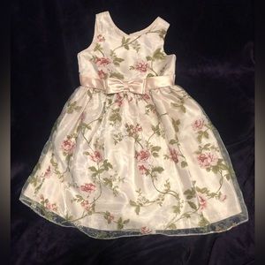 Beautiful pink and green floral dress with pink satin belt. Worn once… size 5